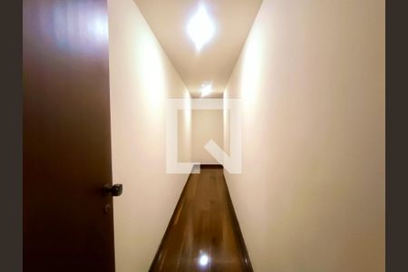 Apartamento para alugar com 237m², 4 quartos e 3 vagasCorredor 