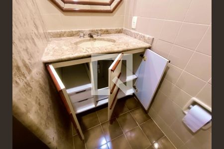 Apartamento para alugar com 237m², 4 quartos e 3 vagasBanheiro social 