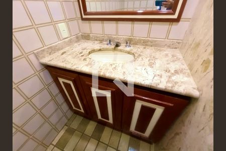 Apartamento para alugar com 237m², 4 quartos e 3 vagasSuíte 1 banheiro 