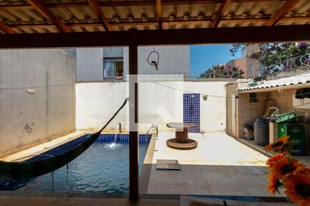 Casa para alugar com 220m², 3 quartos e 2 vagas Casa para alugar com 220m², 3 quartos e 2 vagasPiscina