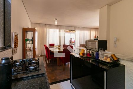 Casa para alugar com 220m², 3 quartos e 2 vagas Casa para alugar com 220m², 3 quartos e 2 vagasCozinha