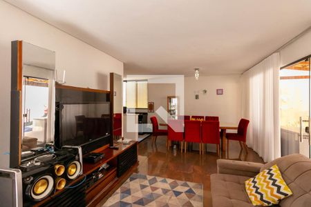 Casa para alugar com 220m², 3 quartos e 2 vagas Casa para alugar com 220m², 3 quartos e 2 vagasSala