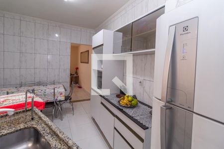 Casa à venda com 70m², 2 quartos e 2 vagas Casa à venda com 70m², 2 quartos e 2 vagasCozinha