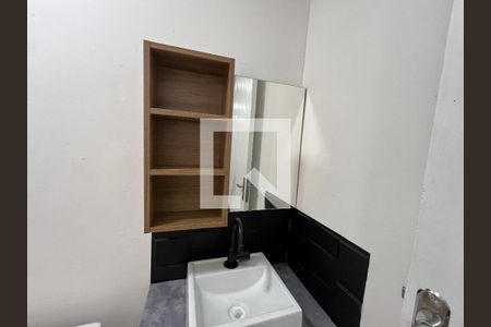Banheiro de kitnet/studio para alugar com 1 quarto, 28m² em Jardim Lisboa, São Paulo