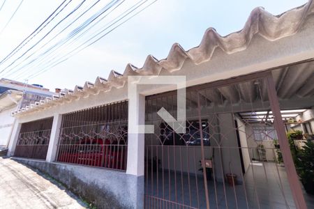 Casa à venda com 237m², 4 quartos e 4 vagas Casa à venda com 237m², 4 quartos e 4 vagasFachada