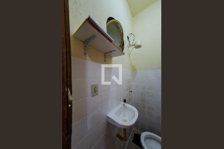 Banheiro de kitnet/studio para alugar com 1 quarto, 11m² em Alto dos Pinheiros, Belo Horizonte