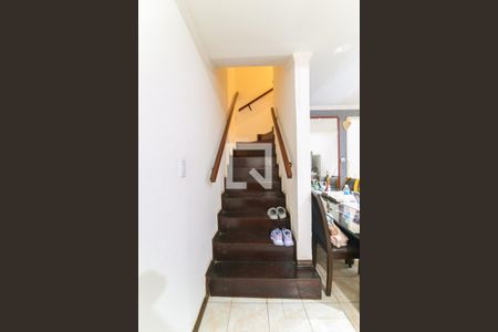 Escada de casa para alugar com 2 quartos, 80m² em Jardim America, Taboão da Serra