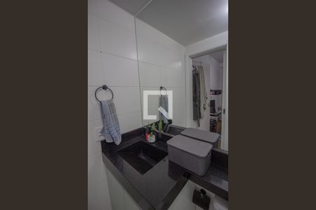 Banheiro de kitnet/studio para alugar com 1 quarto, 28m² em  Vila Ema, São Paulo