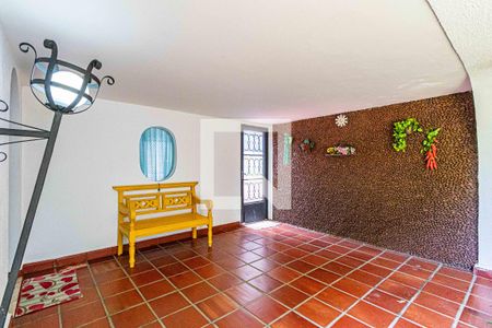 Casa à venda com 450m², 6 quartos e 6 vagas Casa à venda com 450m², 6 quartos e 6 vagasHall