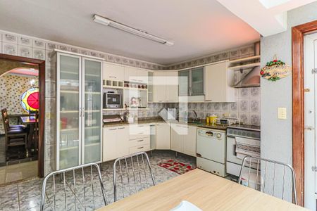 Casa à venda com 450m², 6 quartos e 6 vagas Casa à venda com 450m², 6 quartos e 6 vagasCozinha