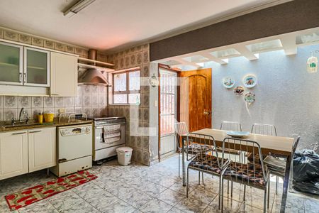 Casa à venda com 450m², 6 quartos e 6 vagas Casa à venda com 450m², 6 quartos e 6 vagasCozinha