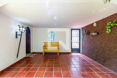 Casa à venda com 450m², 6 quartos e 6 vagas Casa à venda com 450m², 6 quartos e 6 vagasHall