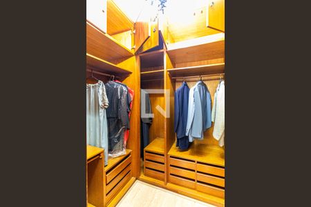 Casa à venda com 450m², 6 quartos e 6 vagas Casa à venda com 450m², 6 quartos e 6 vagasSuite - Closet