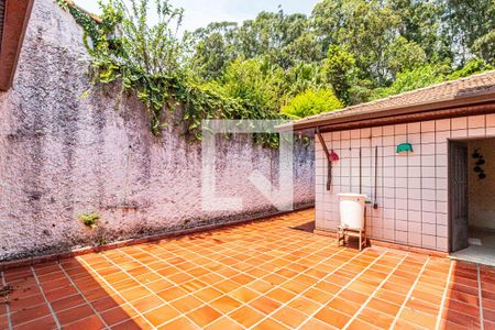 Casa à venda com 450m², 6 quartos e 6 vagas Casa à venda com 450m², 6 quartos e 6 vagasQuintal