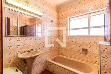 Casa à venda com 450m², 6 quartos e 6 vagas Casa à venda com 450m², 6 quartos e 6 vagasBanheiro social 02