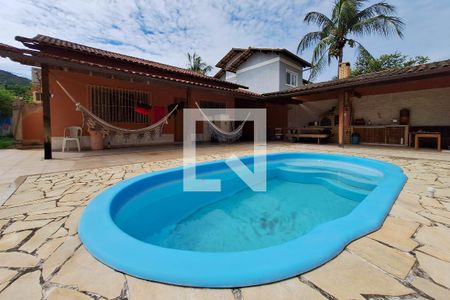 Casa à venda com 450m², 2 quartos e 4 vagas Casa à venda com 450m², 2 quartos e 4 vagasPiscina