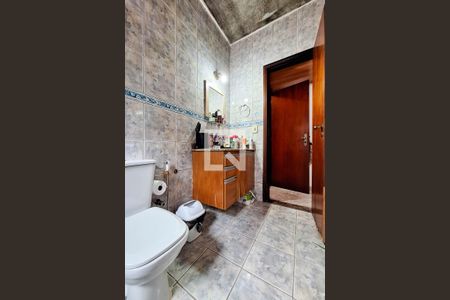 Casa à venda com 450m², 2 quartos e 4 vagas Casa à venda com 450m², 2 quartos e 4 vagasBanheiro da Suíte