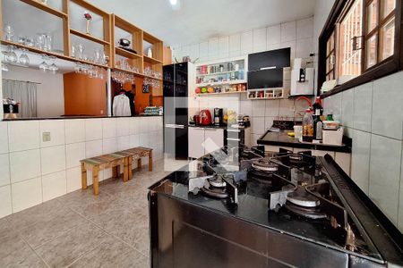 Casa à venda com 450m², 2 quartos e 4 vagas Casa à venda com 450m², 2 quartos e 4 vagasCozinha