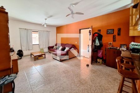Sala de casa à venda com 2 quartos, 450m² em Itaipu, Niterói