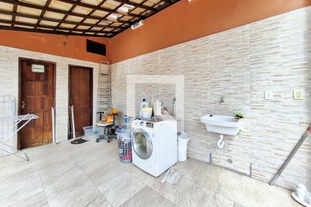 Casa à venda com 450m², 2 quartos e 4 vagas Casa à venda com 450m², 2 quartos e 4 vagasÁrea de Serviço