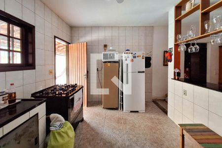 Casa à venda com 450m², 2 quartos e 4 vagas Casa à venda com 450m², 2 quartos e 4 vagasCozinha