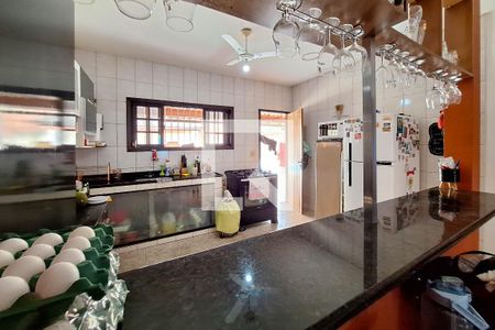 Casa à venda com 450m², 2 quartos e 4 vagas Casa à venda com 450m², 2 quartos e 4 vagasCozinha