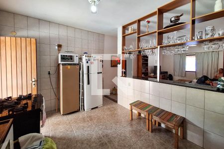 Casa à venda com 450m², 2 quartos e 4 vagas Casa à venda com 450m², 2 quartos e 4 vagasCozinha