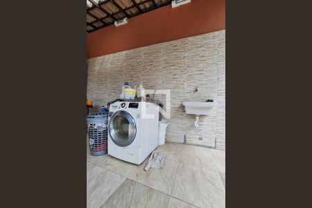 Casa à venda com 450m², 2 quartos e 4 vagas Casa à venda com 450m², 2 quartos e 4 vagasÁrea de Serviço