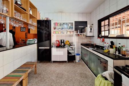 Casa à venda com 450m², 2 quartos e 4 vagas Casa à venda com 450m², 2 quartos e 4 vagasCozinha