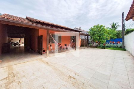 Casa à venda com 450m², 2 quartos e 4 vagas Casa à venda com 450m², 2 quartos e 4 vagasQuintal