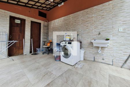 Casa à venda com 450m², 2 quartos e 4 vagas Casa à venda com 450m², 2 quartos e 4 vagasÁrea de Serviço