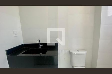 Banheiro da suíte de apartamento à venda com 3 quartos, 165m² em Barreiro, Belo Horizonte