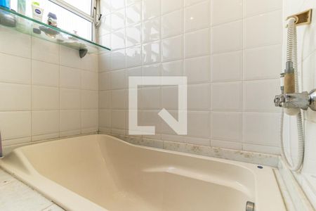 Apartamento à venda com 238m², 4 quartos e 2 vagasBanheiro da Suíte 1 - Banheira