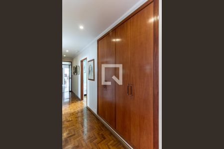 Apartamento à venda com 238m², 4 quartos e 2 vagasCorredor - Armário