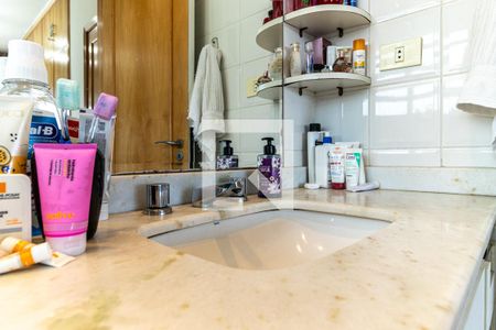 Apartamento à venda com 238m², 4 quartos e 2 vagasBanheiro da Suíte 1 - Torneira