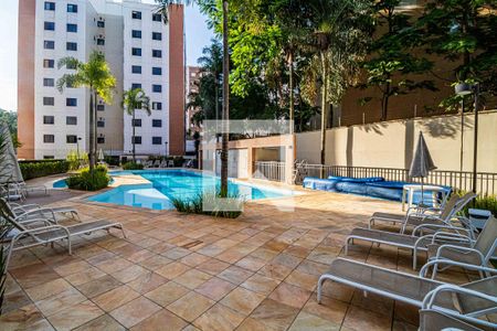 Apartamento à venda com 107m², 3 quartos e 2 vagas Apartamento à venda com 107m², 3 quartos e 2 vagasÁrea comum - Piscina