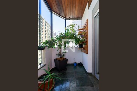 Apartamento à venda com 236m², 3 quartos e 3 vagasSuíte - Varanda