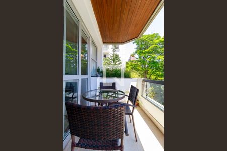 Apartamento à venda com 236m², 3 quartos e 3 vagasSala - Varanda