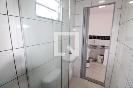 Banheiro de kitnet/studio para alugar com 1 quarto, 23m² em Irajá, Rio de Janeiro