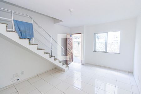 Sala de apartamento à venda com 2 quartos, 61m² em Parada de Lucas, Rio de Janeiro