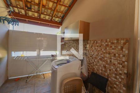 Casa de condomínio à venda com 173m², 3 quartos e 2 vagas Casa de condomínio à venda com 173m², 3 quartos e 2 vagasCozinha e Área de Serviço