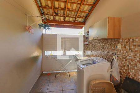 Casa de condomínio à venda com 173m², 3 quartos e 2 vagas Casa de condomínio à venda com 173m², 3 quartos e 2 vagasCozinha e Área de Serviço