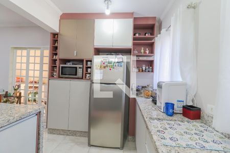 Casa de condomínio à venda com 173m², 3 quartos e 2 vagas Casa de condomínio à venda com 173m², 3 quartos e 2 vagasCozinha e Área de Serviço