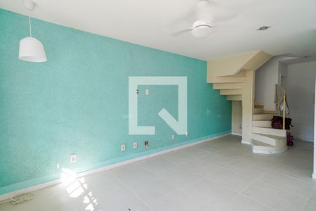Sala de casa à venda com 3 quartos, 120m² em Maravista, Niterói
