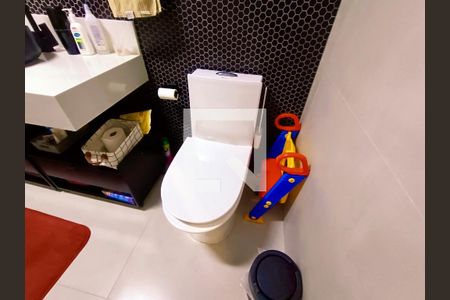 Casa à venda com 150m², 4 quartos e sem vagaBanheiro social