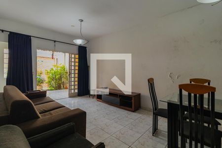 Sala de casa à venda com 5 quartos, 250m² em Jardim Nadir, São Paulo