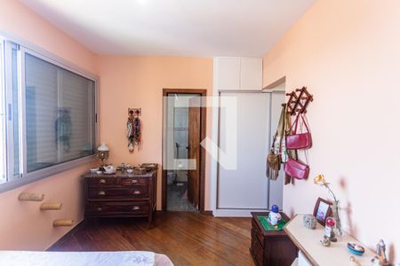 Suíte de apartamento para alugar com 4 quartos, 118m² em Sagrada Família, Belo Horizonte