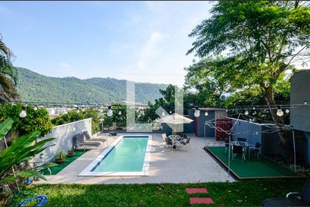 Casa à venda com 545m², 4 quartos e 2 vagasEspaço de lazer 