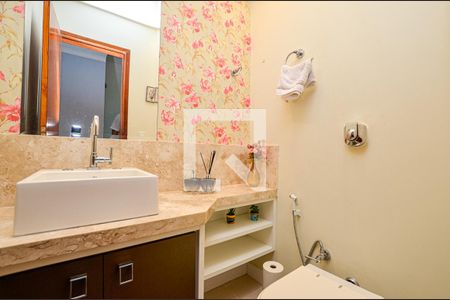 Casa à venda com 545m², 4 quartos e 2 vagasBanheiro 1