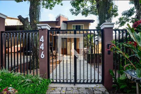 Casa à venda com 545m², 4 quartos e 2 vagasFachada